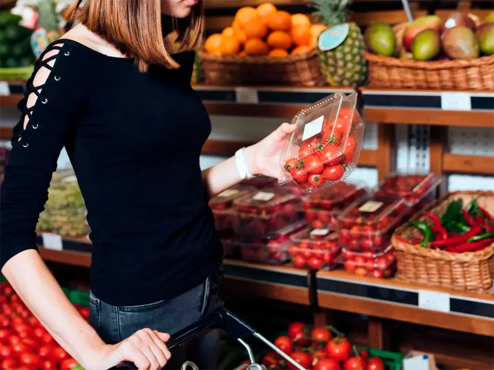 Los precios de los alimentos y bebidas no alcoh&oacute;licas contin&uacute;an muy por encima de la media, situ&aacute;ndose en el 8,3%