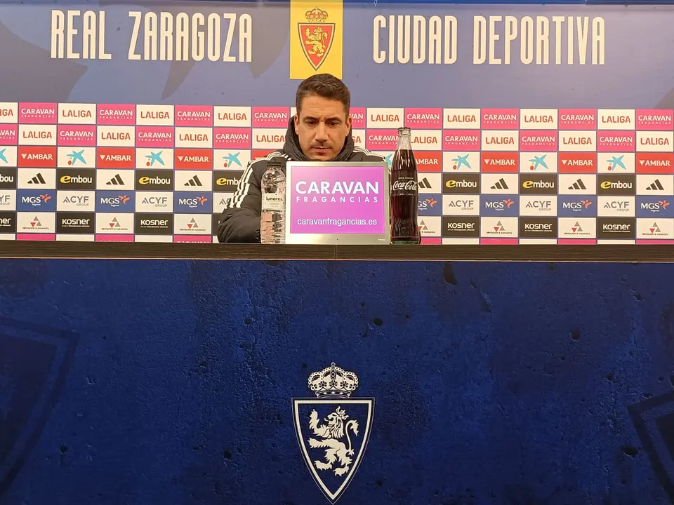 Julio Vel&aacute;zquez en sala de prensa de la Ciudad Deportiva