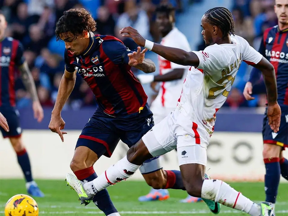 El primer gol local lleg&oacute; a los 30 segundos y en menos de media hora el Huesca estaba con diez y con un lesionado. Foto: LaLiga