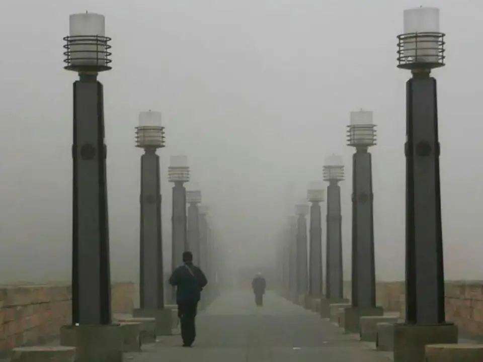 Con los cielos cubiertos, una niebla densa y los term&oacute;metros en negativo. As&iacute; ha amanecido este lunes Arag&oacute;n.