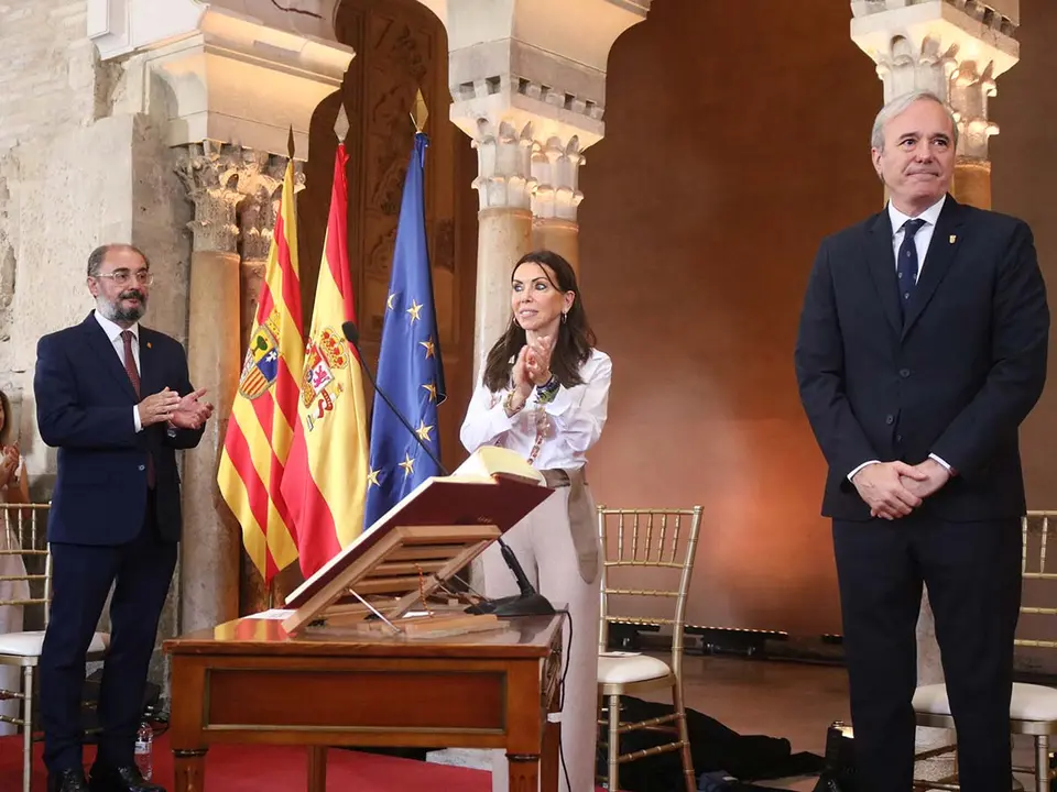 Termina el a&ntilde;o de la victoria electoral de Azc&oacute;n y su investidura gracias al pacto con Vox. 