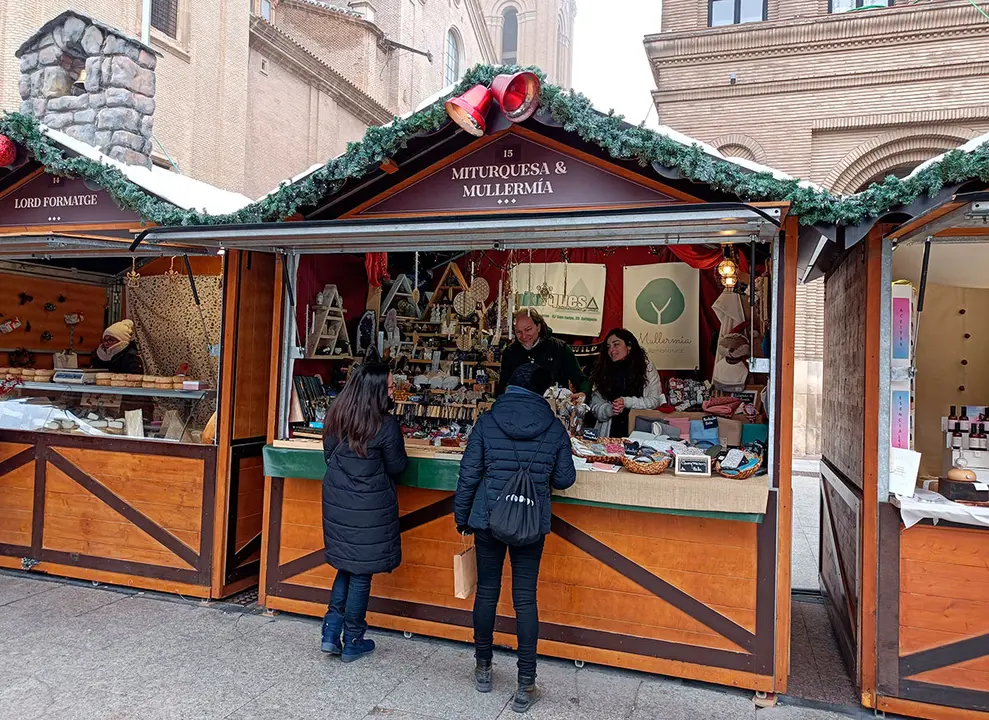 La caseta N&ordm; 15 &ldquo;Miturquesa&rdquo; en la plaza del Pilar, es uno de los puntos de recogida