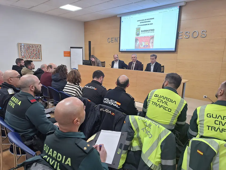 La Junta de Seguridad de Barbastro coordina el dispositivo para el partido U.D. Barbastro &ndash; F.C. Barcelona