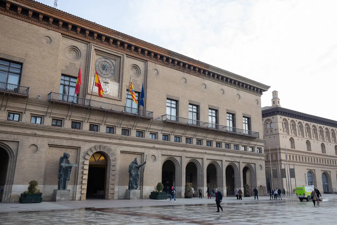 PSOE y ZeC critican, especialmente, el bajo presupuesto que se invertir&aacute; en los barrios con menos recursos y las pol&iacute;ticas que ha introducido Vox.