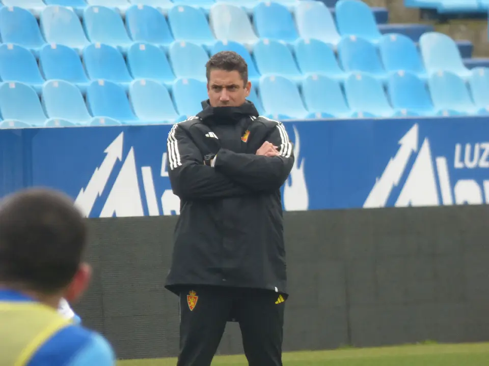 Entrenador del Real Zaragoza Julio Vel&aacute;zquez