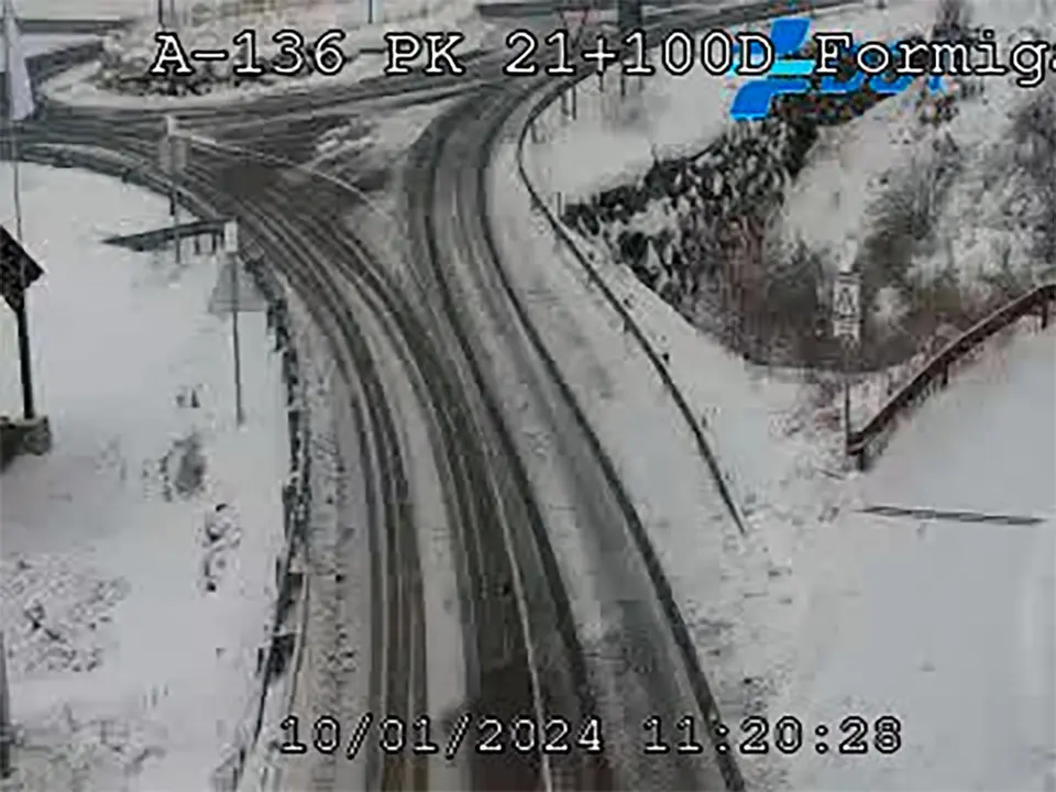 Con las monta&ntilde;as ya cubiertas de blanco por la nieve, el tr&aacute;nsito por algunas v&iacute;as de la provincia se empieza a complicar