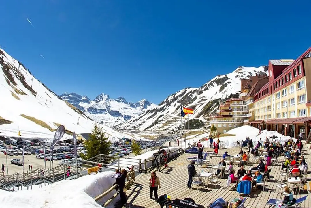 El Encuentro est&aacute; dirigido a personas con o sin discapacidad y sus familias, qui&eacute;nes compartir&aacute;n pistas con empresas, sus equipos y colaboradores, as&iacute; como con los deportistas paral&iacute;mpicos. Foto: Turismo de Arag&oacute;n.