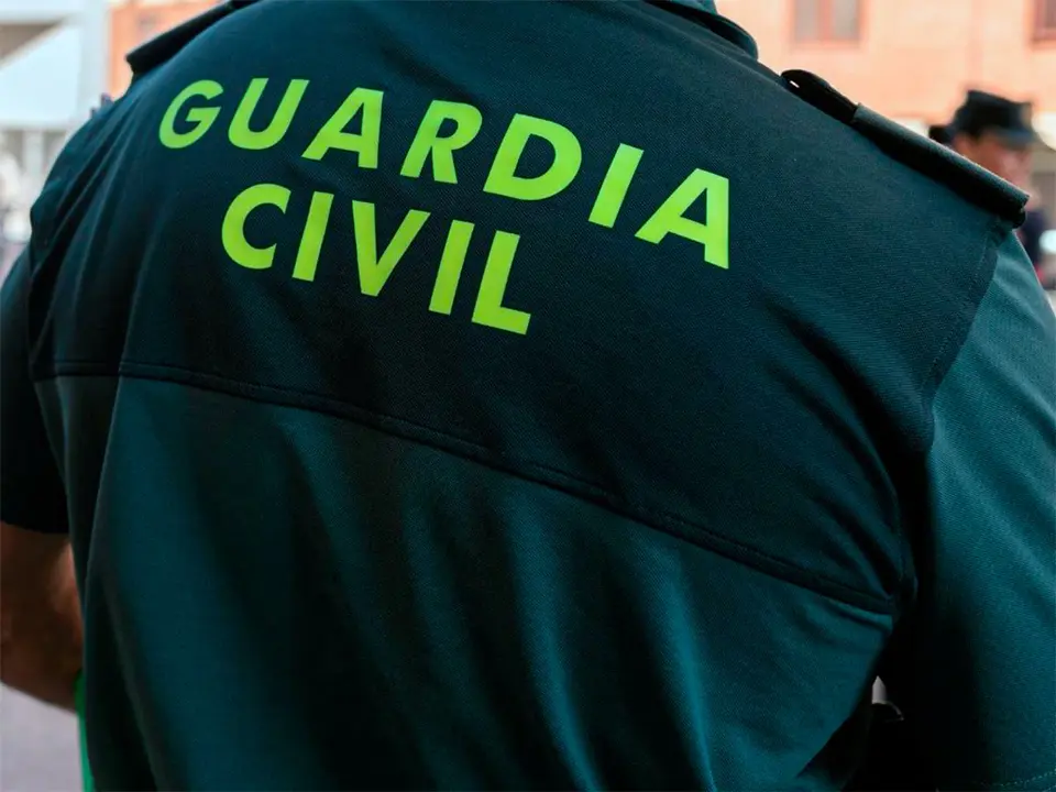Simula un robo en la casa donde trabajaba como empleada para robar dinero y joyas en Tauste