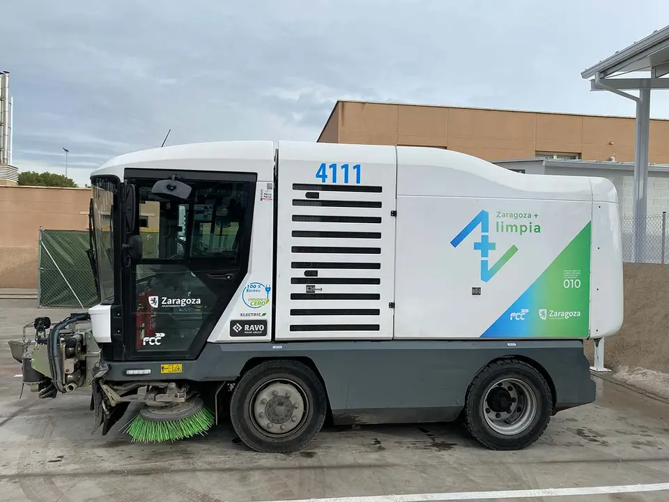 Uno de los nuevos veh&iacute;culos de limpieza cien por cien el&eacute;ctricos