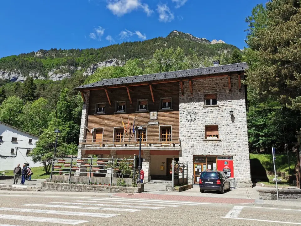 Exterior del Ayuntamiento de Canfranc. Foto: Gobierno de Arag&oacute;n