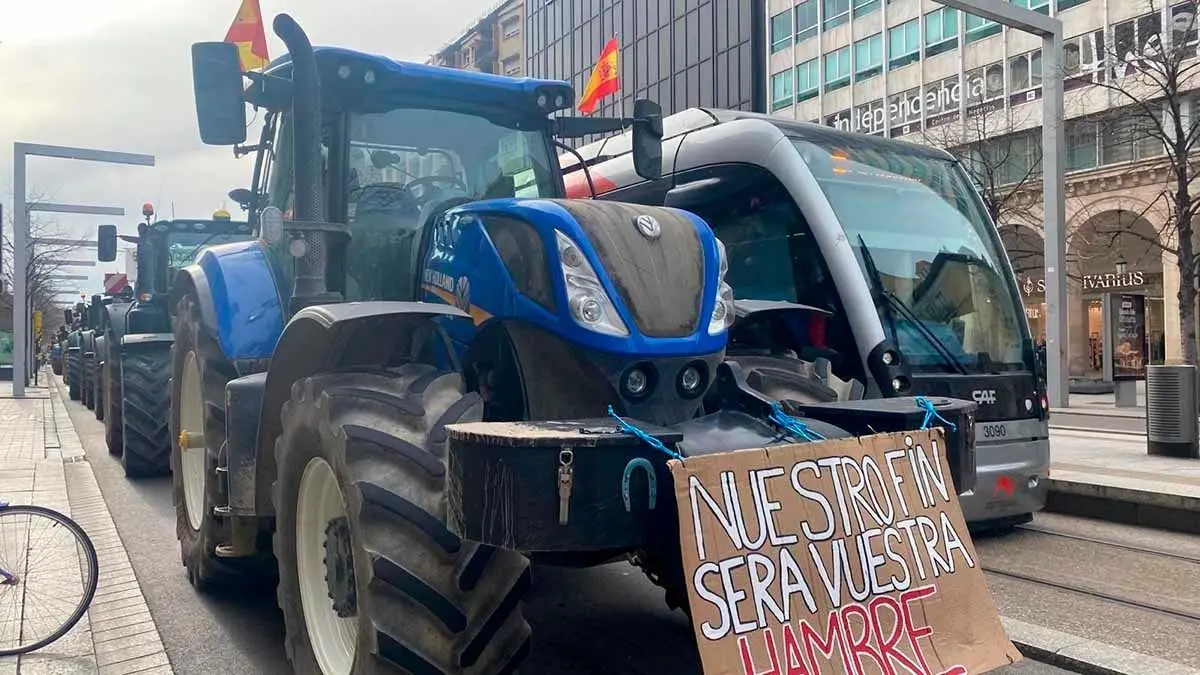 Los agricultores tomaron este martes el Paseo de la Independencia de Zaragoza y el centro de Huesca.