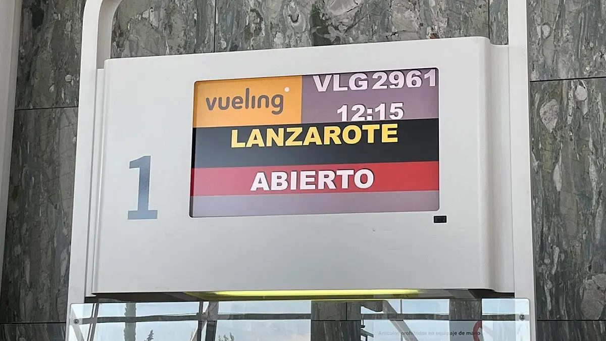 Han pasado por el aeropuerto 45.451 viajeros, un 11,5% menos que en el mismo mes de 2023.