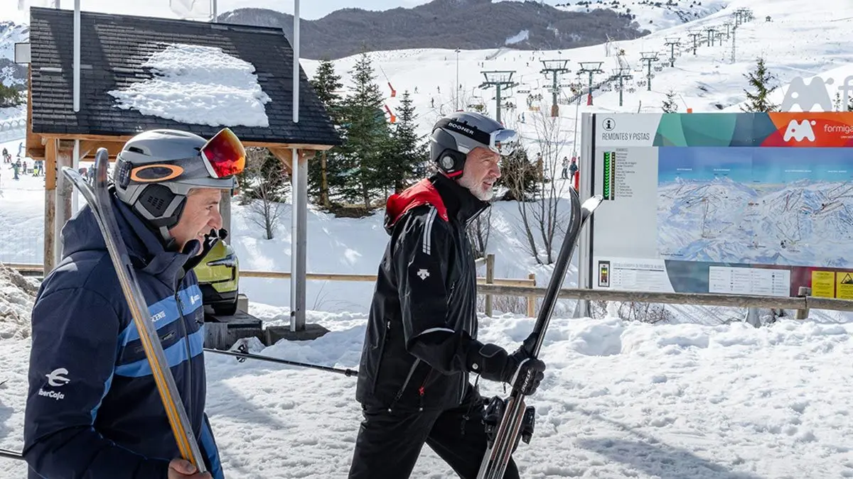 El rey Felipe VI ha disfrutado de la nieve en las pistas de esqu&iacute; de la estaci&oacute;n Formigal-Panticosa