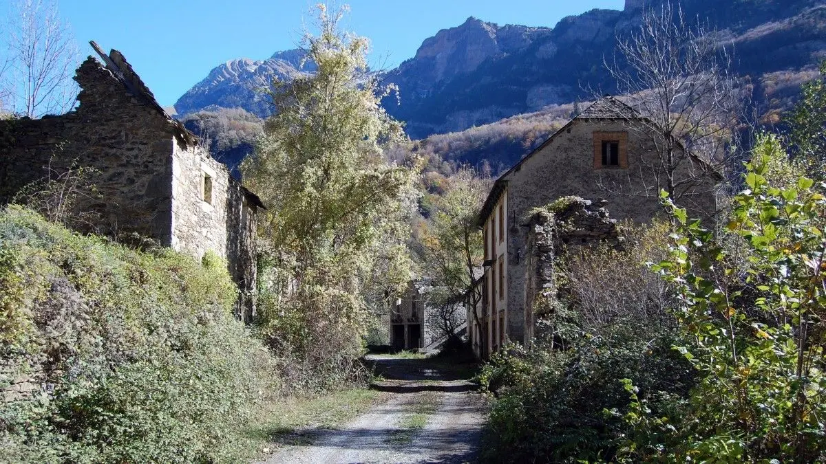 Vista de Polituara, pueblo abandonado de Huesca. Foto: Wikipedia