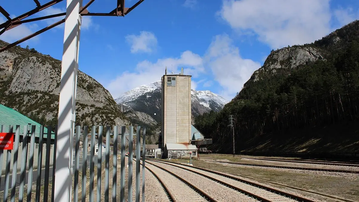 Tramo de Canfranc Estaci&oacute;n en direcci&oacute;n Francia, que permanece cerrado