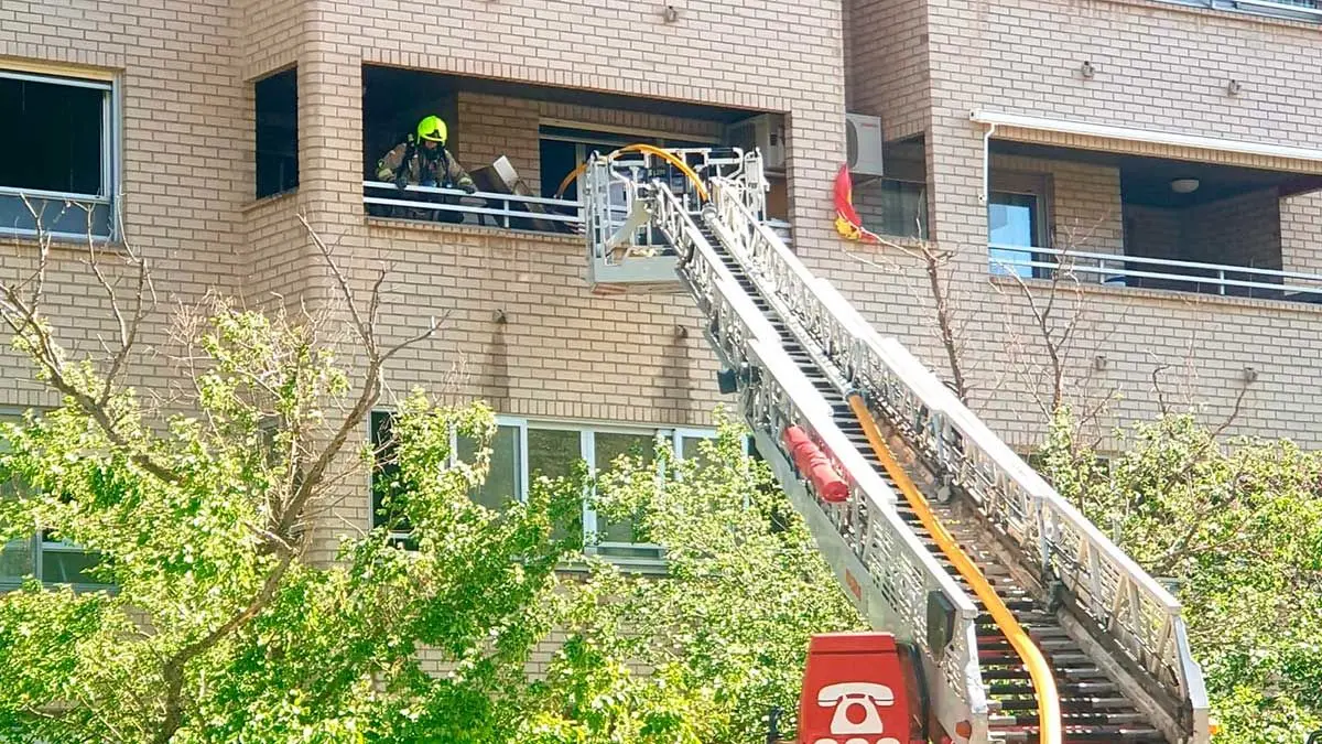 El incendio en una vivienda en el Actur causa la muerte de un perro