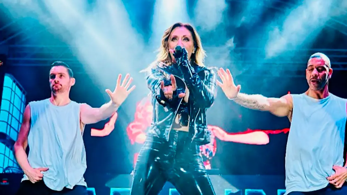 Sabrina encabeza el cartel del festival de los 80. Foto: @sabrinasalernofficial
