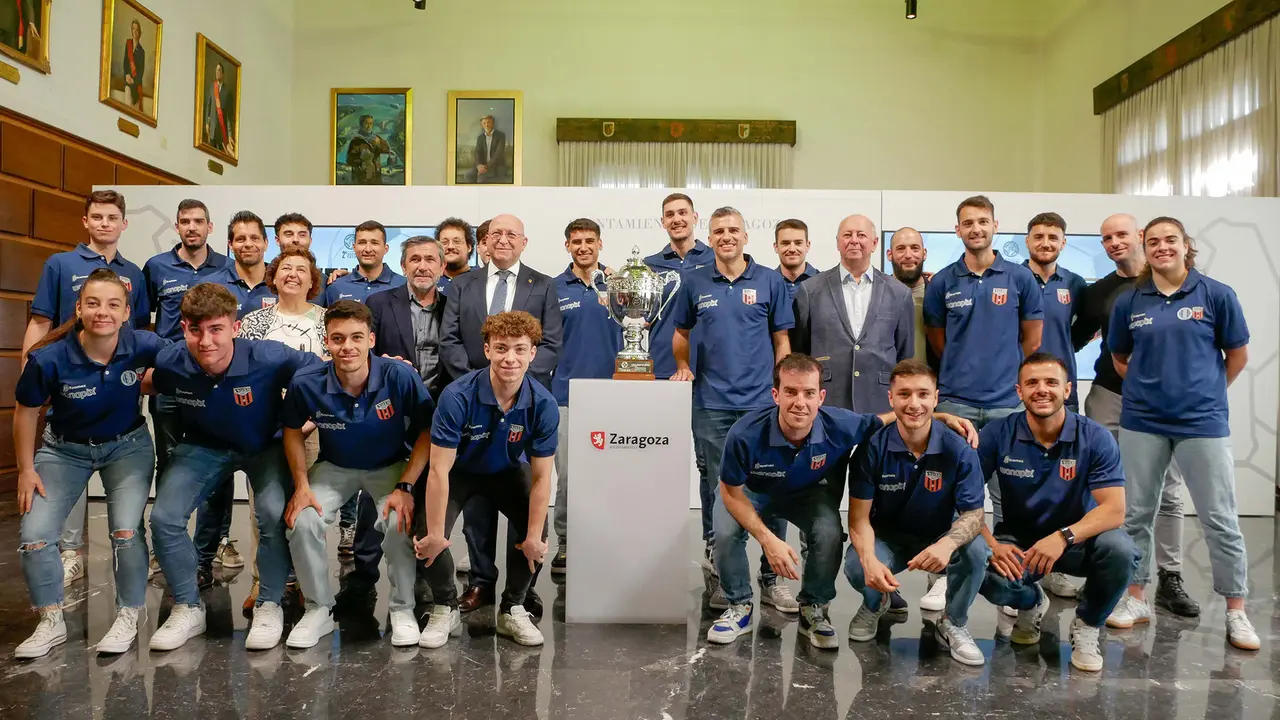 El Ayuntamiento de Zaragoza recibe al equipo de Wanapix Zaragoza.