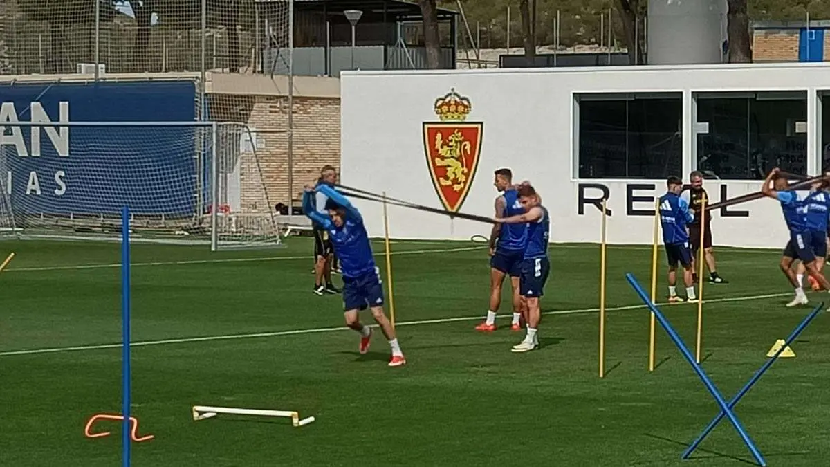 El entrenamiento del Real Zaragoza este jueves ha estado marcado por la definici&oacute;n