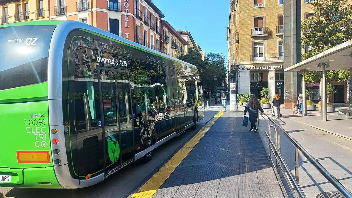 bus-urbano-zaragoza-accesibilidad-silla-de-ruedas-rampa