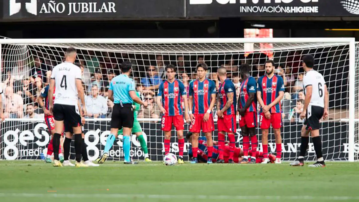 El Huesca ata la salvaci&oacute;n gracias a su solvencia. Foto: LaLiga Hypermotion.