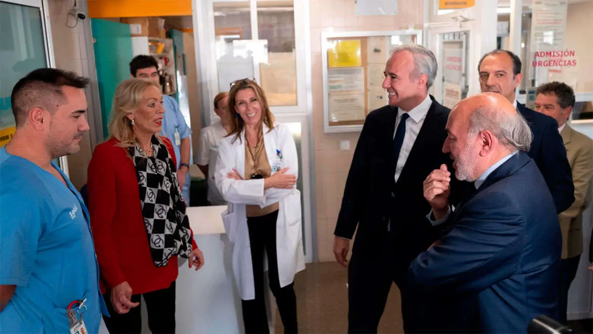 Visita institucional a las urgencias el pasado mes de abril. Foto: Fabi&aacute;n Sim&oacute;n (DGA)
