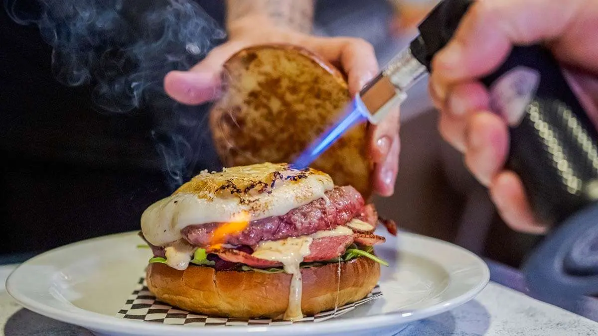 El precio m&aacute;ximo de cada hamburguesa es de 13,50 euros