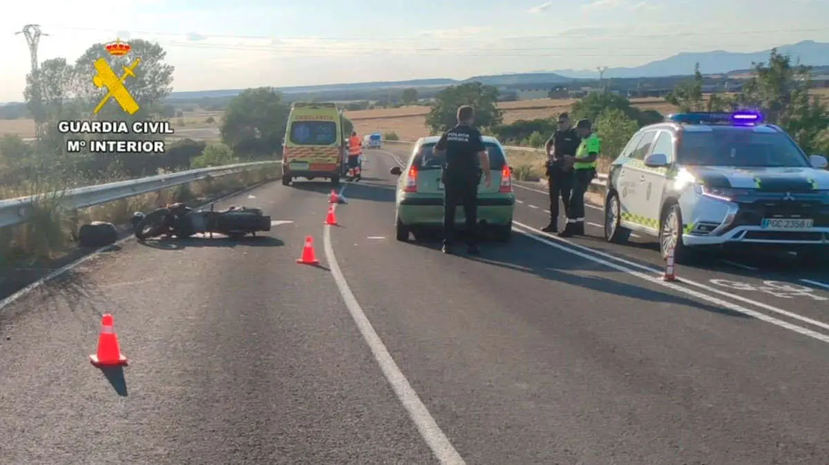 Herido grave un motorista tras salirse de la carretera y chocar contra el quitamiedos en Banari&eacute;s