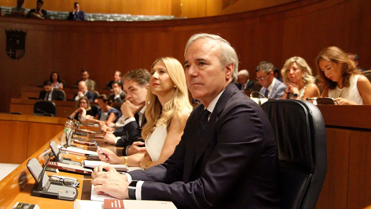 Azc&oacute;n, durante el &uacute;ltimo Pleno de las Cortes. Foto: Pilar &Aacute;lvarez