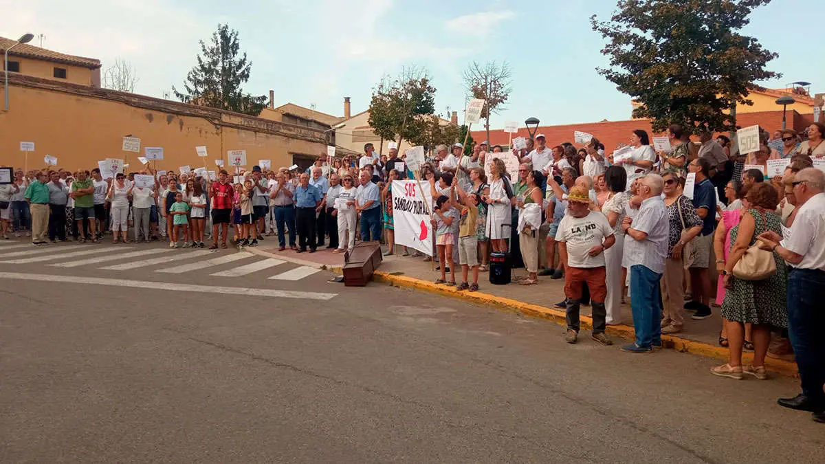 Imagen de la manifestaci&oacute;n frente al centro de salud