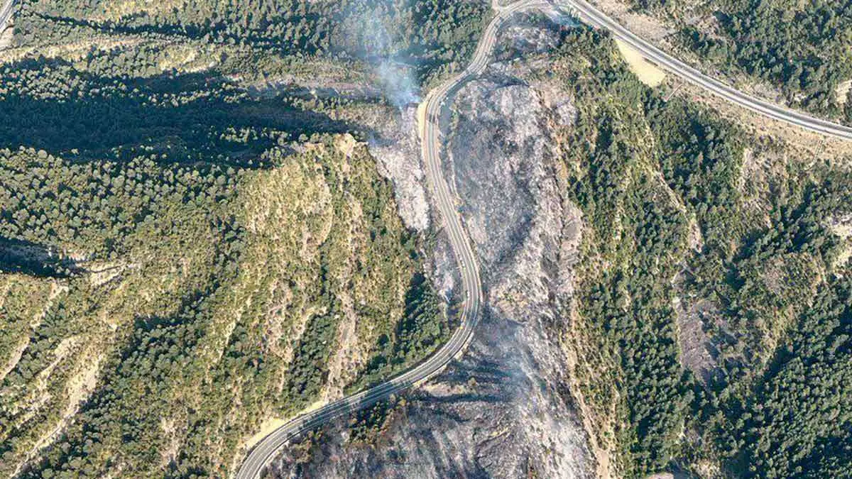 Extinguido el incendio forestal en Caldearenas con siete hect&aacute;reas calcinadas