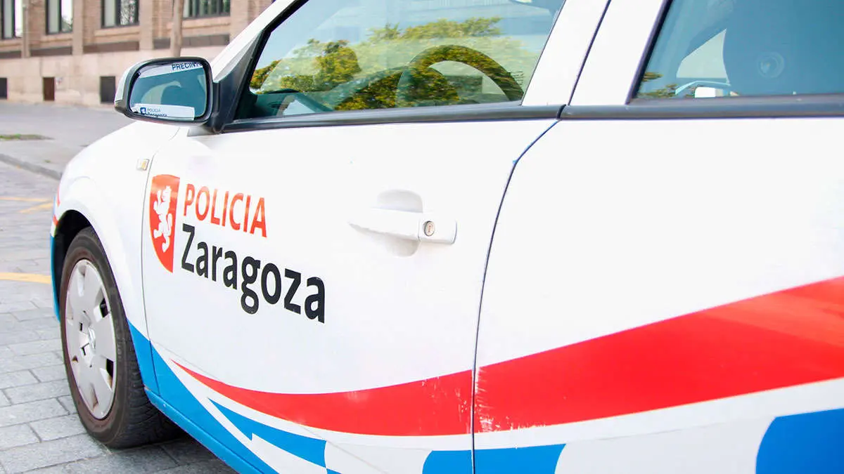 Roban el m&oacute;vil de un tir&oacute;n en Las Armas y salen corriendo hasta toparse con la Polic&iacute;a