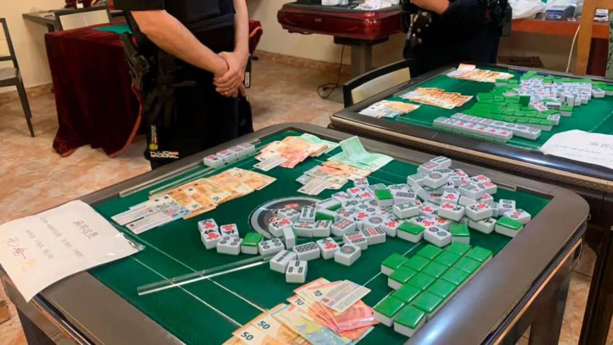 Imagen que muestra el s&oacute;tano donde se realizaban partidas de p&oacute;ker ilegales en calle Tarragona