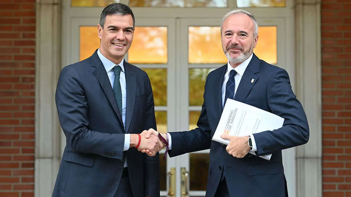 S&aacute;nchez y Azc&oacute;n antes de la reuni&oacute;n. Foto: Moncloa