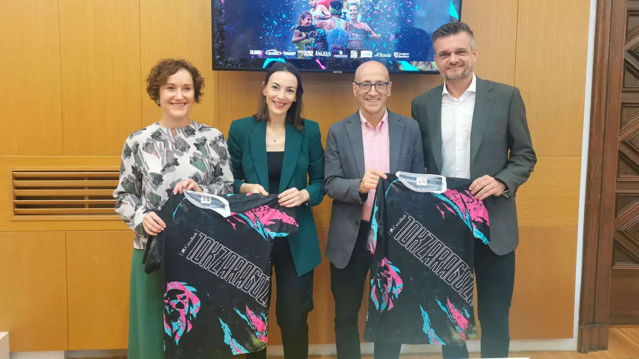 Presentaci&oacute;n de la Carrera 10K Zaragoza en el ayuntamiento. Foto: Ayuntamiento de Zaragoza.