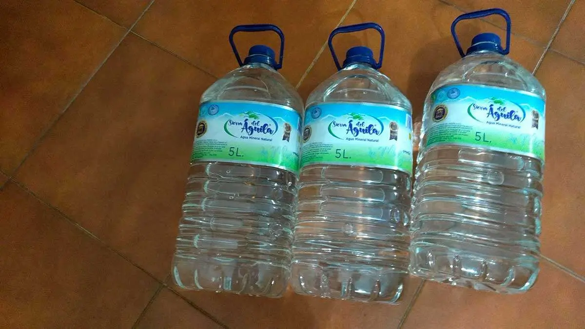 vecinos-acopio-agua