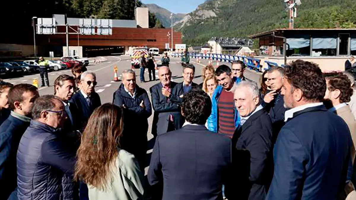 politicos-empresarios-reunion-somport