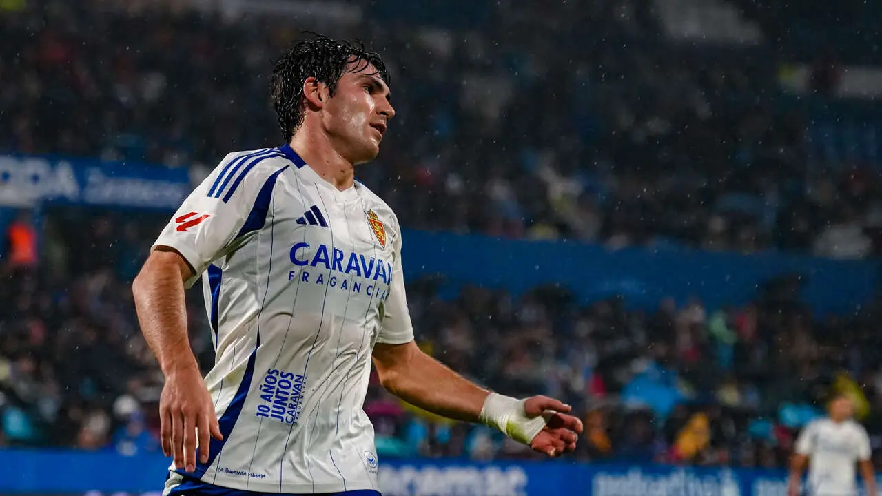 Iv&aacute;n Az&oacute;n abandona el Real Zaragoza y pone rumbo al Como en Italia. Foto: Andr&eacute;s Garc&iacute;a