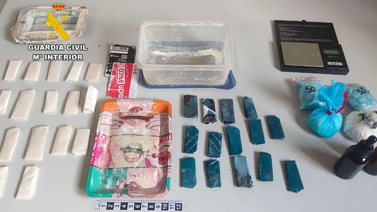 La Guardia Civil ha incautado m&aacute;s de 60 pastillas y otro tipo de sustancias estupefacientes, con un peso de m&aacute;s de 130 gramos