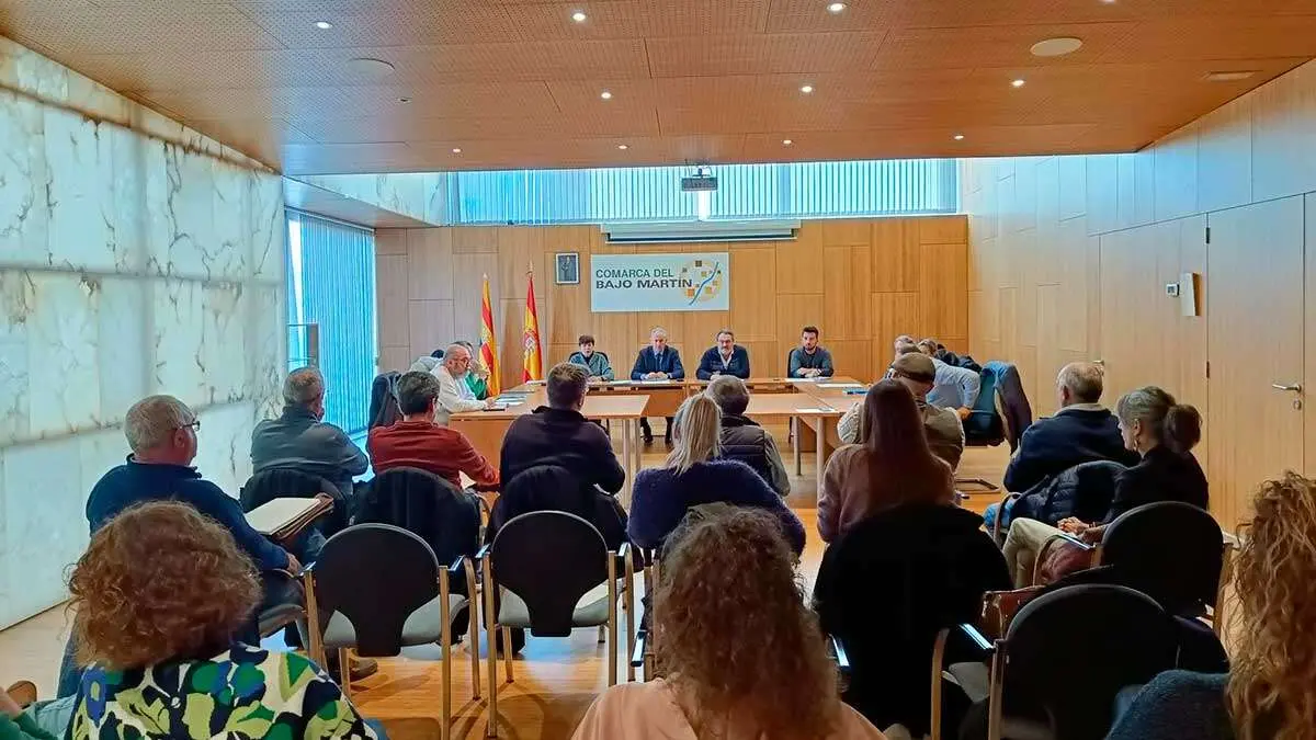 Reuni&oacute;n entre los implicados, este lunes, en la comarca del Bajo Mart&iacute;n. Foto: DGA