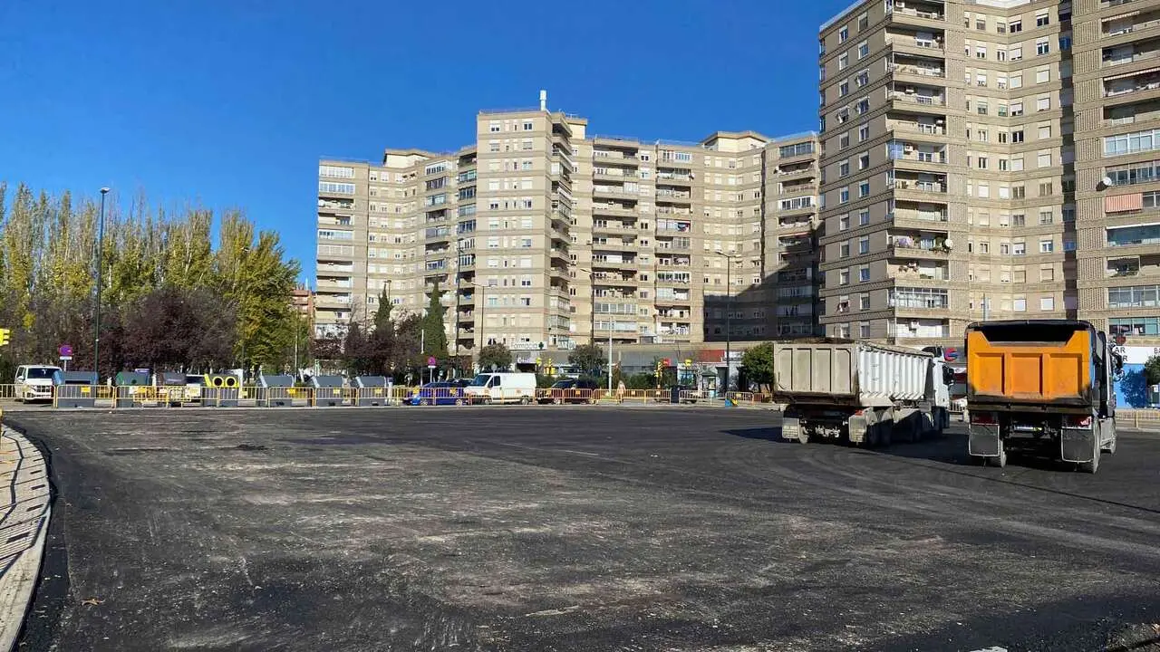 Uno de los nuevos solares que se est&aacute;n habilitando como aparcamiento gratis junto a Kasan