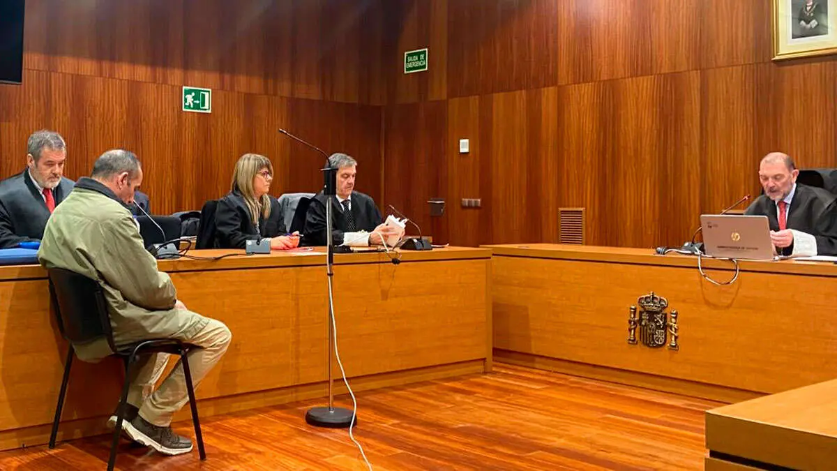 Miguel &Aacute;ngel Santiago Cortes, que asest&oacute; m&uacute;ltiples pu&ntilde;aladas a su exmujer hasta matarla, escuchando el veredicto en la Audiencia Provincial de Zaragoza
