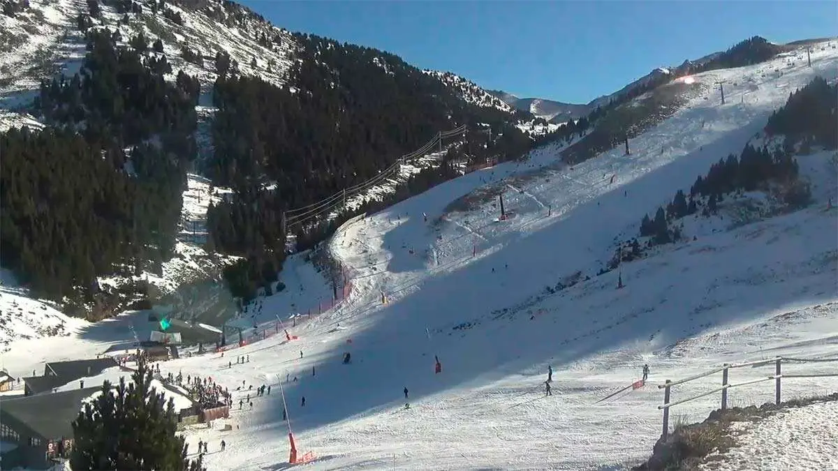 Imagen de esta ma&ntilde;ana de las pistas de Cerler, en el Pirineo de Arag&oacute;n, donde Pedro S&aacute;nchez est&aacute; pasando unos d&iacute;as
