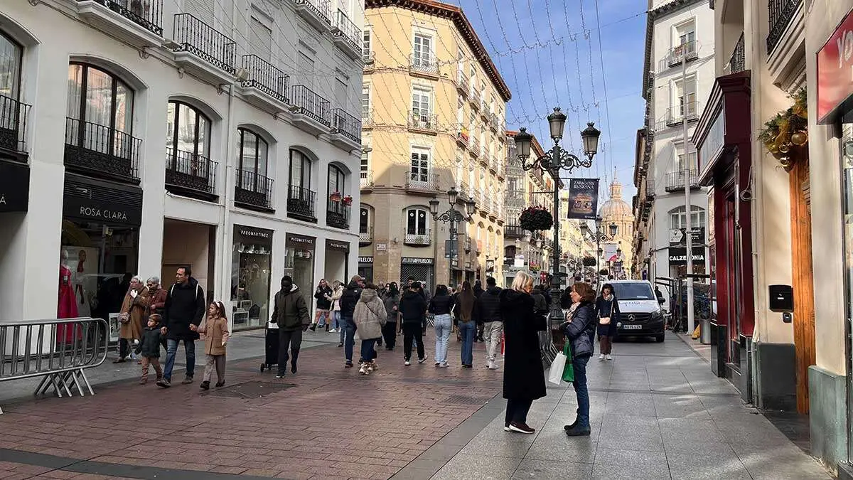 As&iacute; luc&iacute;a la calle Alfonso de Zaragoza en la ma&ntilde;ana de este 5 de enero. Foto: E.P.