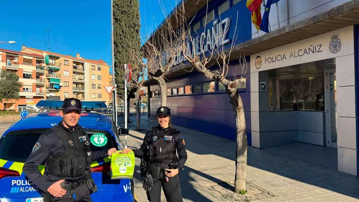 La pareja de polic&iacute;as locales de Alca&ntilde;iz responsable de salvar la vida de un vecino de la localidad