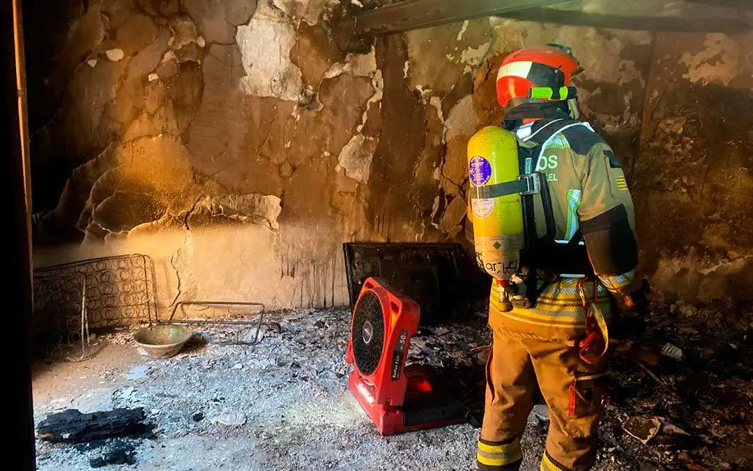 Sofocado un incendio en una vivienda de La Fresneda. Foto: DPT
