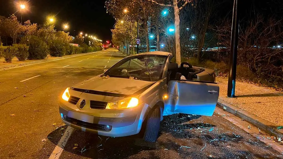 As&iacute; ha quedado el coche del conductor tras el accidente producido en Miralbueno, Zaragoza
