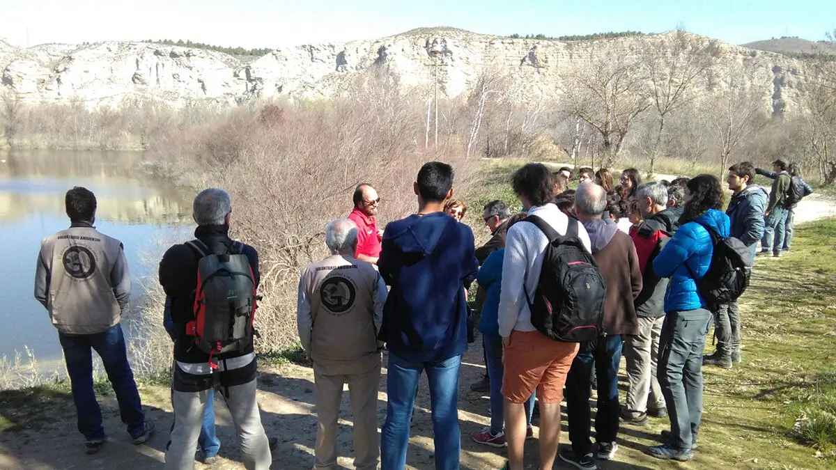 Las tareas que llevan a cabo estos voluntarios son acondicionamiento de sendas o tratamiento de carteles informativos