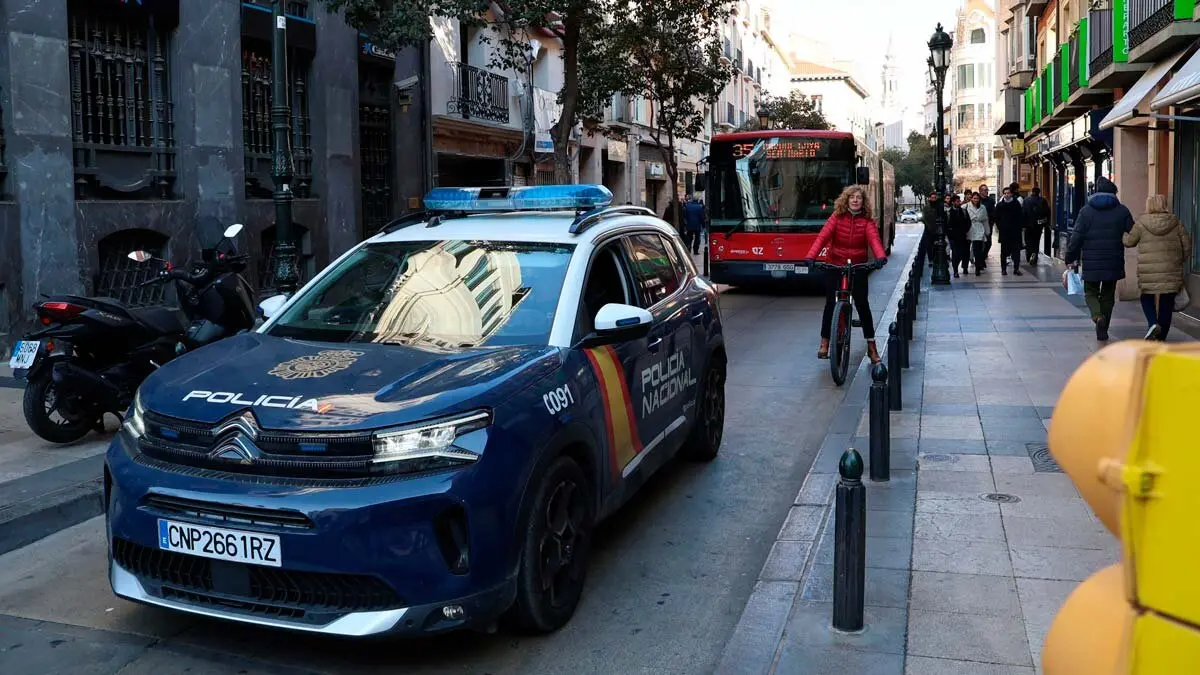 Una patrulla de la Polic&iacute;a Nacional de Zaragoza observ&oacute; al ladr&oacute;n intentando huir despu&eacute;s de robar un m&oacute;vil