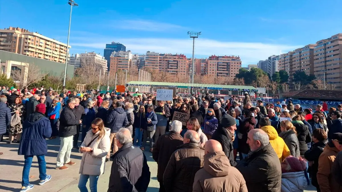 Concentraci&oacute;n contra la operaci&oacute;n urban&iacute;stica del Ayuntamiento de Zaragoza en V&iacute;a Hispanidad. Imagen de archivo